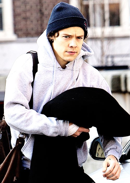 twonedallas's tweet image. OLHA HARRY VC NÃO TEM ESSE DIREITO #OneDBestFans