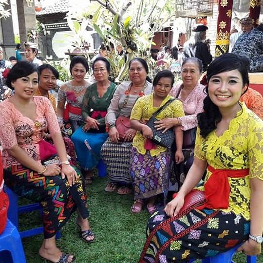 peni_amanda's tweet photo. With ibu -ibu rempong.lnjut tgl 17 ea sklian nnton crezy hourse https://t.co/BqFGSOeURb