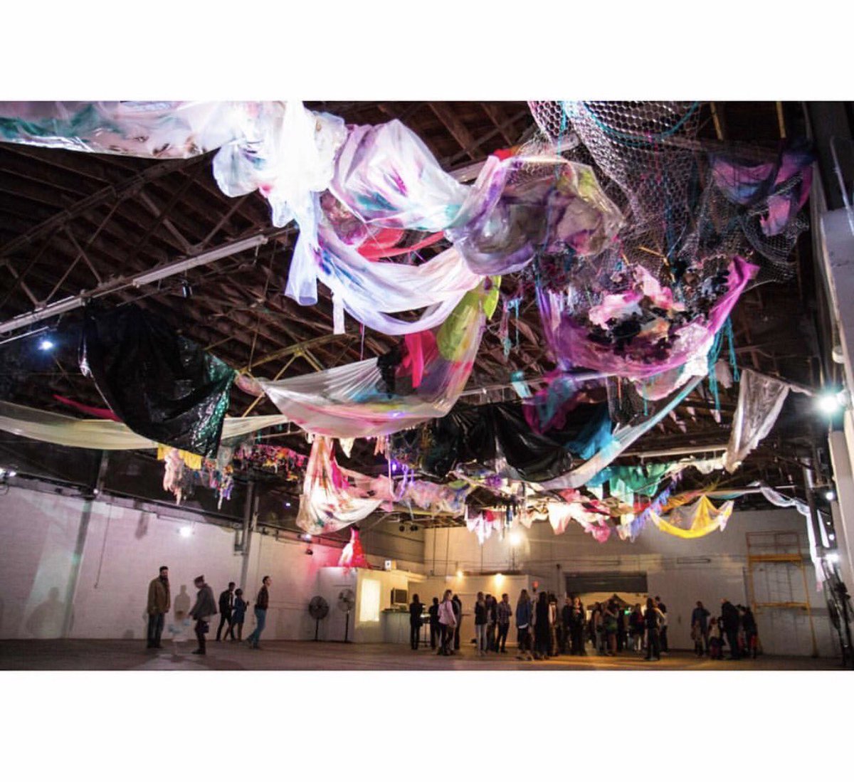 ArtsUPconcepts's tweet photo. Leandra Arvazzetti "Untitled" by appt https://t.co/q3p3i10WSk #ArtsUPconcepts #lookUP #architectural #siteSpecific #installationArt #create https://t.co/SnQCZvuwSC