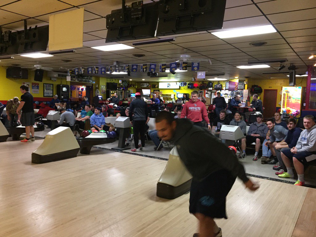 UIUCoachShea's tweet photo. Looking for the 300 game. Might take the whole team https://t.co/9W2jihqgSD