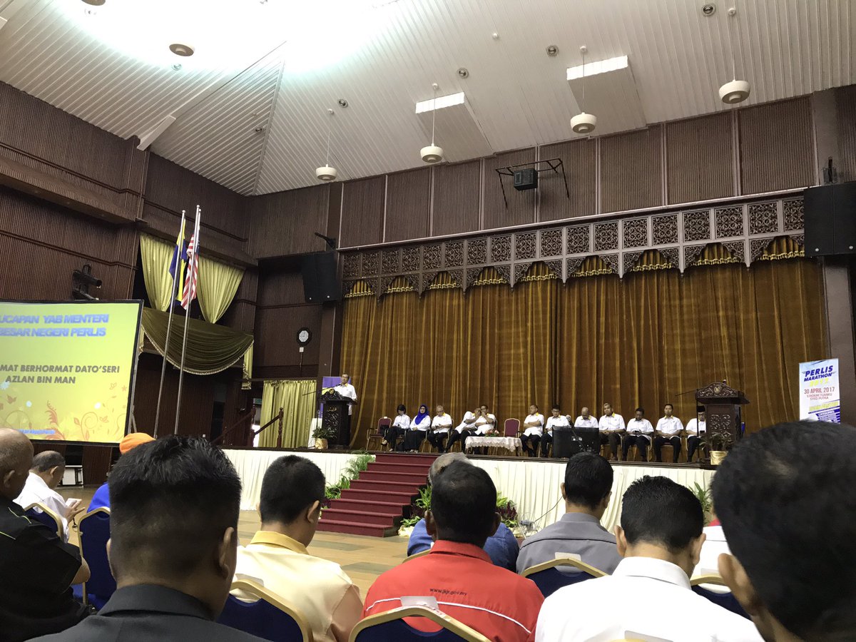 JKM_Perlis's tweet photo. Perhimpunan Blnn Ptdbiran Kerajaan Perlis Bil 2. Ucaptama MB DS Azlan sentuh ttg pembangunan holistik. @imhazam https://t.co/LAKDDEFoth