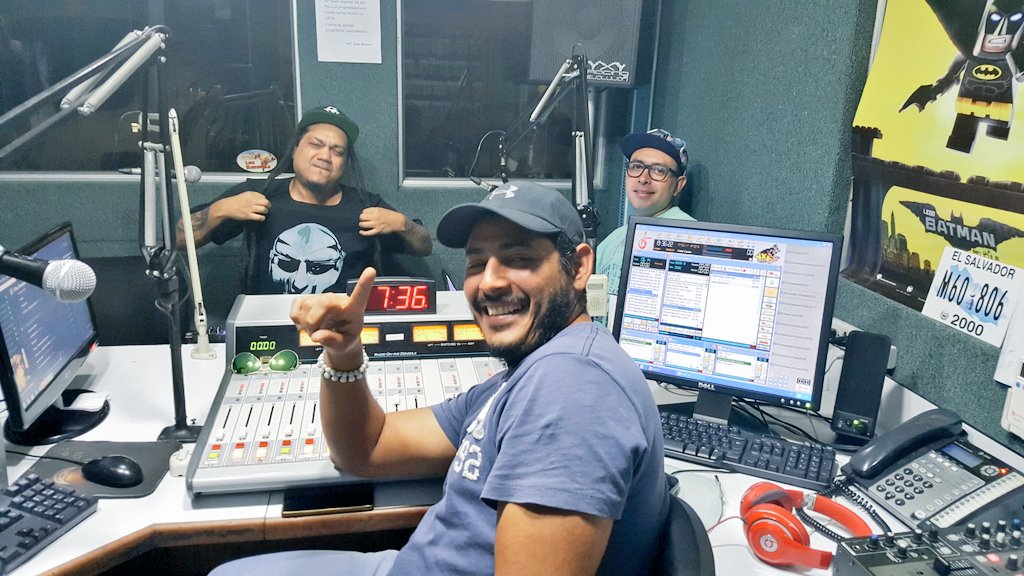 yxy1057's tweet photo. #HipHopolis en vivo!! El Hip Hop tomando el FM 😎✌
@fideldjnegro @DRBG503 #Blaze dale volumen!! Bienvenidos 🎶🎧 https://t.co/DjK2QBuPoh