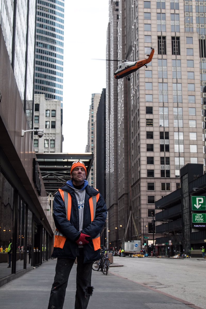 Steele_Johnson's tweet photo. By no means am I a street photographer, but I think I hit my peak when it comes to street photography with this one. #OnlyChicago https://t.co/7HYRMe17cu