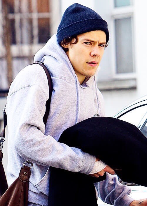 1DOfficial_12's tweet photo. BENDITAS FOTOS DE HARRY 😍😍😍😍😙  #1DOU AMÉM HARRY STYLES https://t.co/csAVQpfwsY