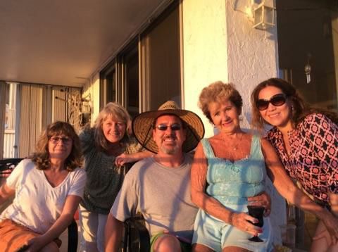 edingolo1's tweet image. On the balcony with the family...