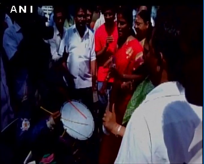 ट्विटर पर छबि देखें