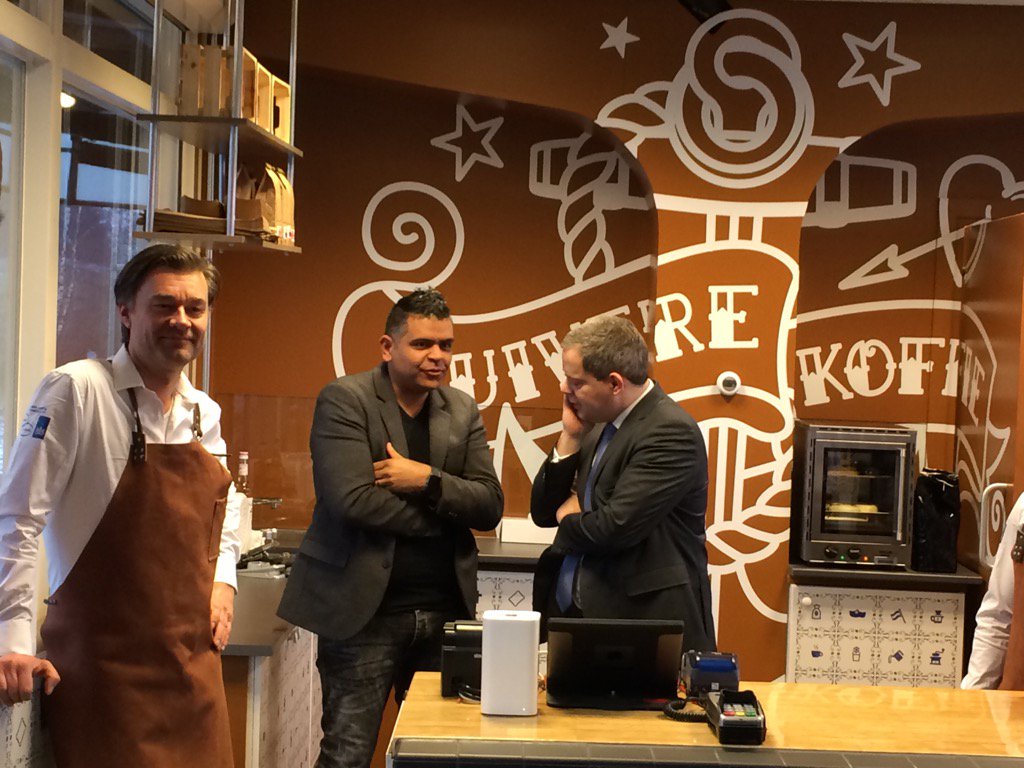 @DennisStraat is binnen. Klaar om te beginnen.