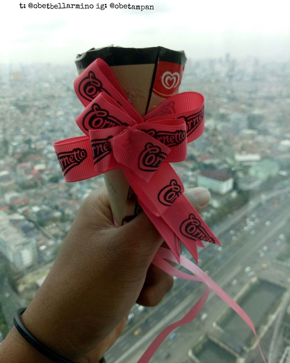 ObetBellarmino's tweet photo. @CornettoID 
U are my valentine ❤
Thanksyou Cornetto
#CornettoLoveRibbon #BeraniPDKT https://t.co/M1kUHZDWxF