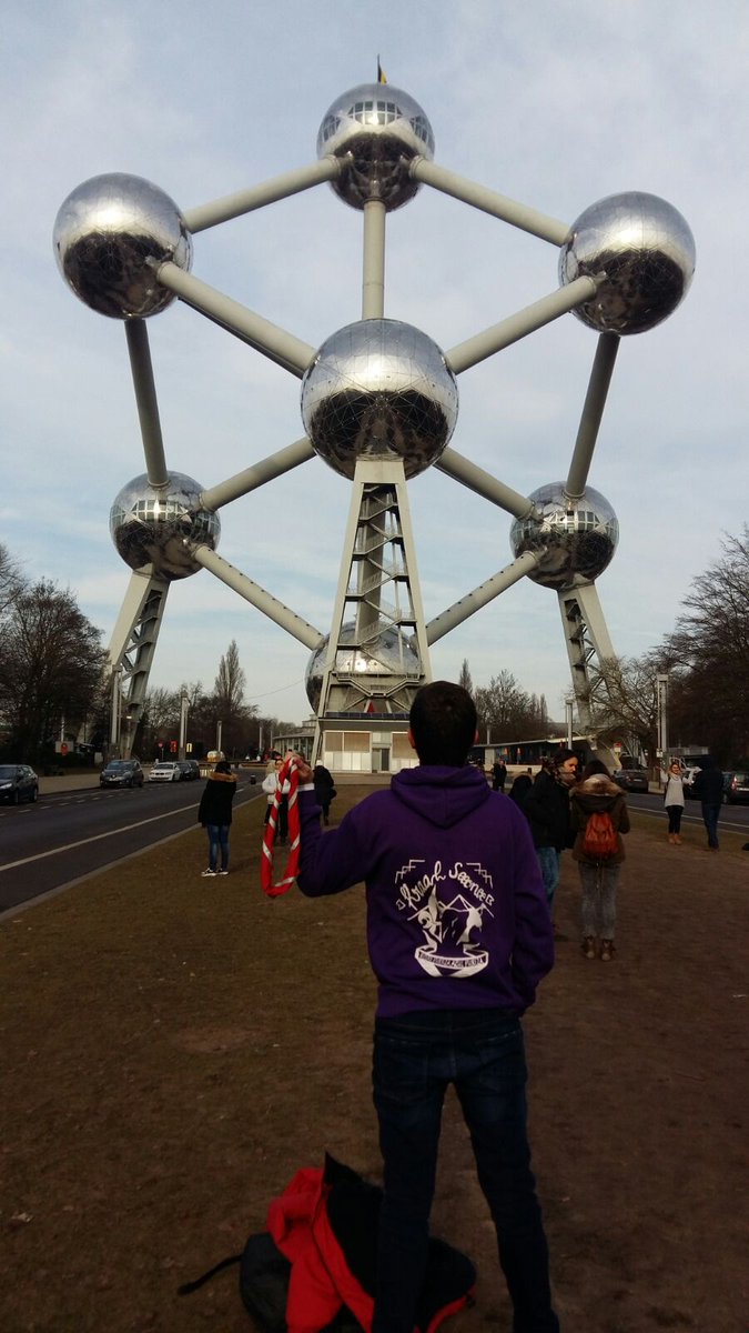 BUENISIMOS DIAAS, empezamos el día con esta foto que nos envian desde el Atomium en Bruselas #SEEONEEVIAJERO