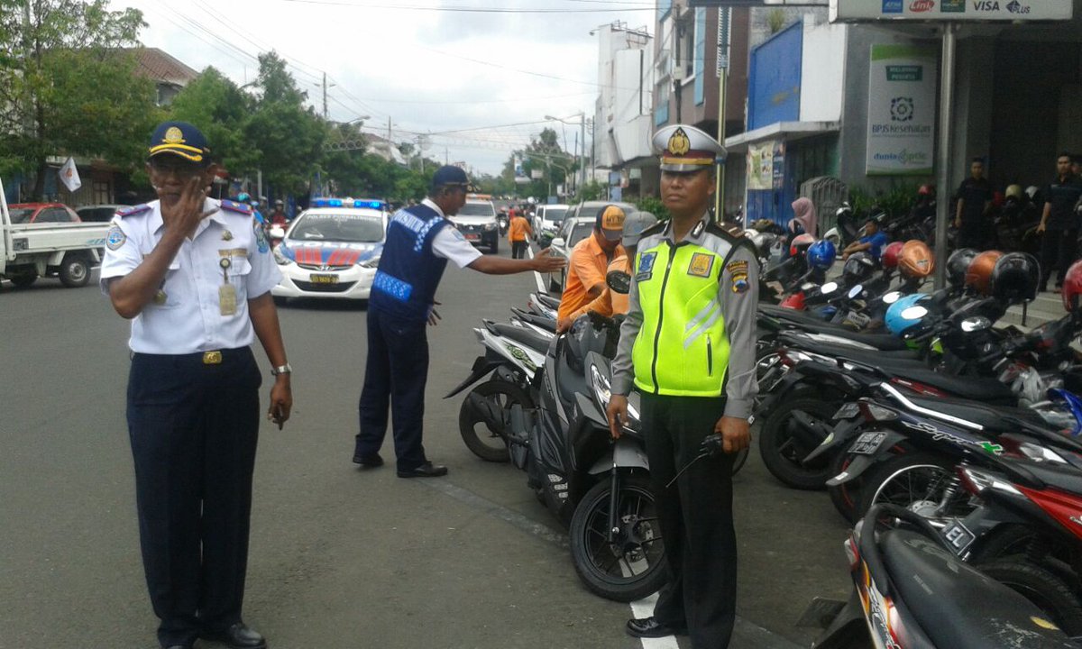 DishubPbg's tweet photo. Kegiatan sosialisasi parkir tepi jalan umum https://t.co/na2Xfhm7ir