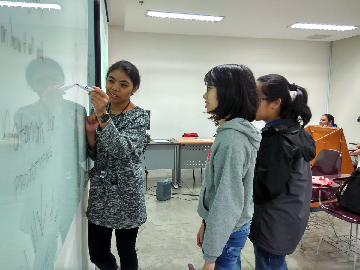 jangsabYoo's tweet image. 1/3 Facilitated an HCD workshop for the first time. I was worried that the class will be indifferent but they #mscodes #HCD #designthinking