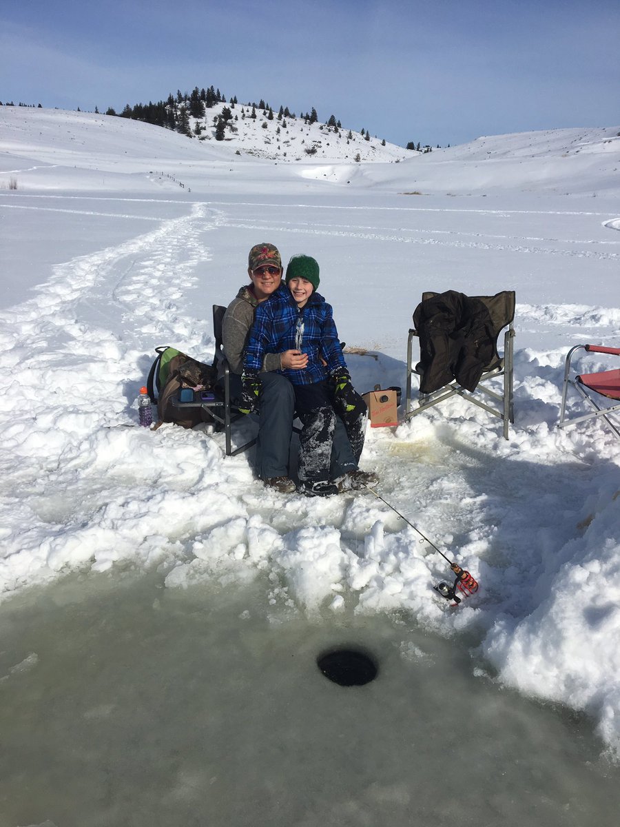racellekooy's tweet photo. A gorgeous day to bond w/ 50+ #Secwepemc relatives at #Pípsell #JackoLake ice fishing sledding &amp; visiting. #IndigenousKnowledge alive &amp; well https://t.co/Er7kqpaQU8