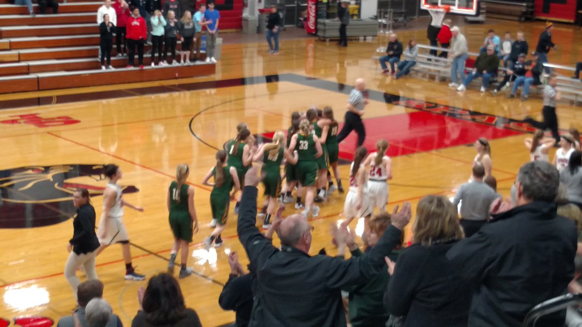 DCEChris's tweet photo. Taylor Petit, 24pts, hit 2 FTs with :01 left as DC Everest dug out of a 13pt hole. Hodell, 15pts, two big hoops down the stretch. #DCEverest https://t.co/AIbbF03jpD