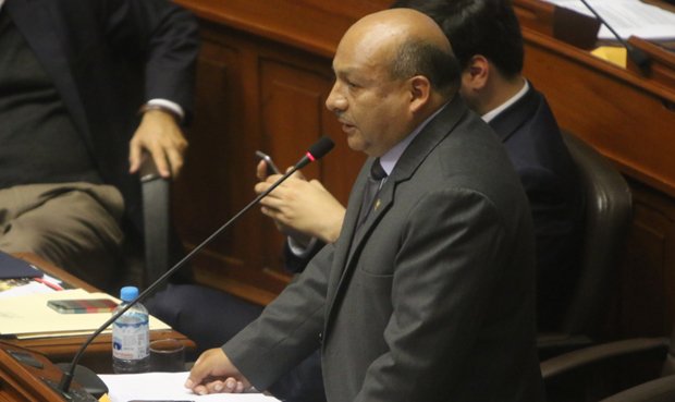 larepublica_pe's tweet photo. Bancada oficialista se reunirá para decidir el futuro de congresista Guía Pianto https://t.co/hNf20a417q https://t.co/M10JikFouP