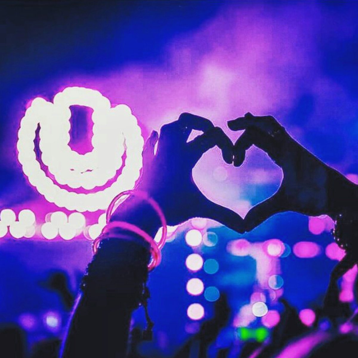 Ultra_PH's tweet photo. Lose yourself with someone you love โคโคโค... Happy hearts day, everyone! #valentines #ultralove #ultraphilippines #rtuph #rtuph2017 https://t.co/rTU3CA4yf1