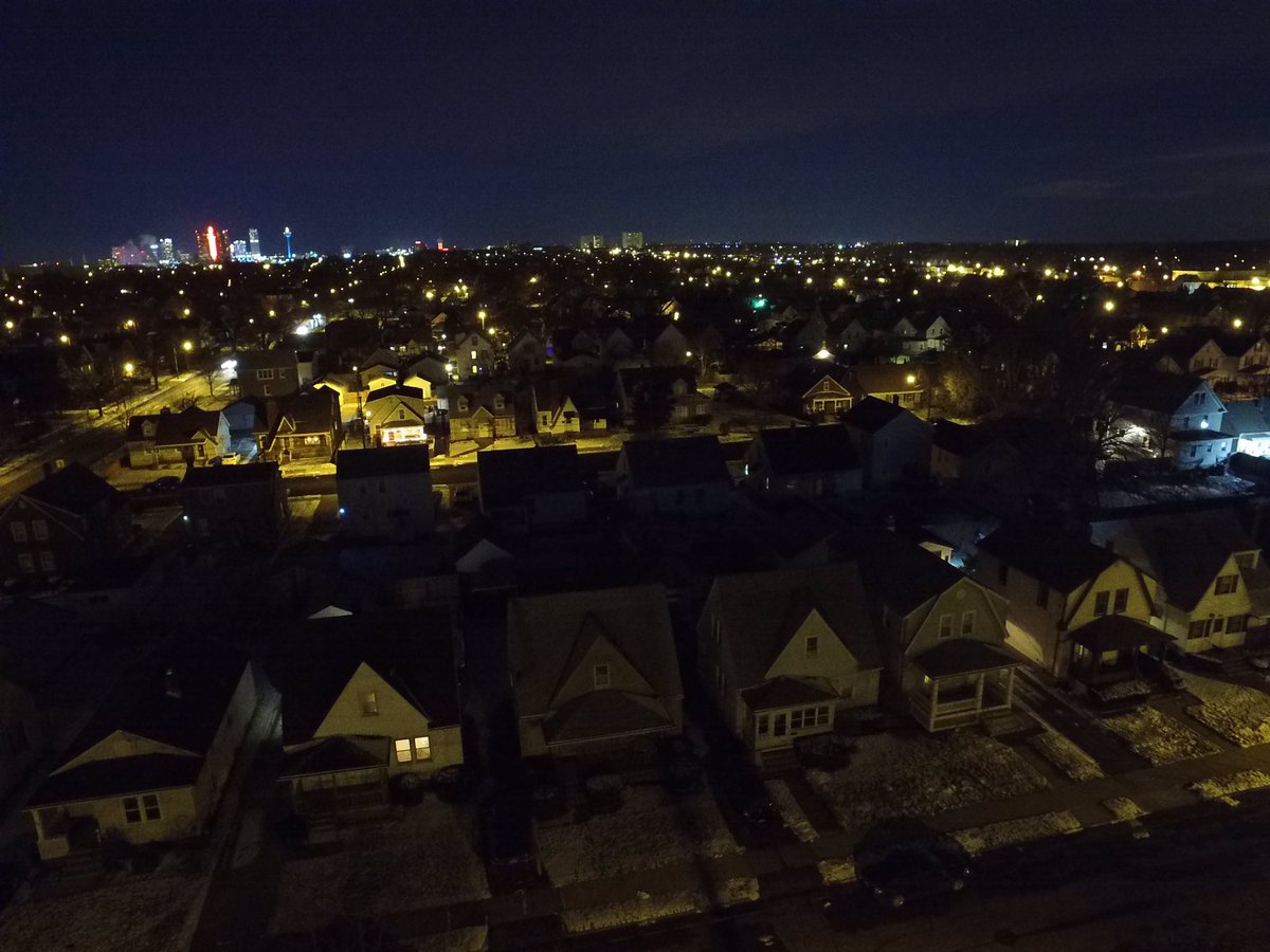 Schug5's tweet photo. "Death From Above"
#drone
#niagarafalls
#atnite
#alldaveallnight https://t.co/lBFtkoZJ4w