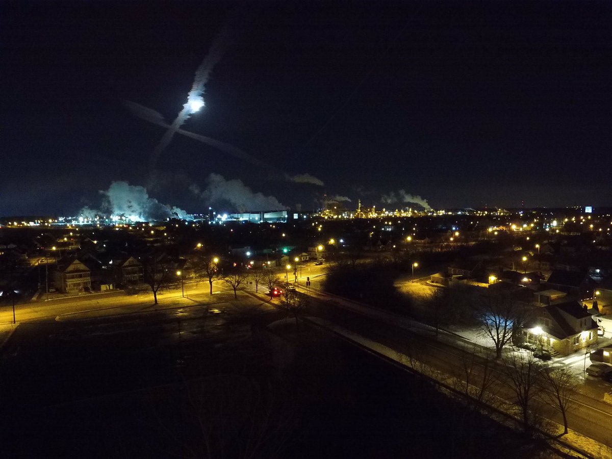 Schug5's tweet photo. "Death From Above"
#drone
#niagarafalls
#atnite
#alldaveallnight https://t.co/lBFtkoZJ4w