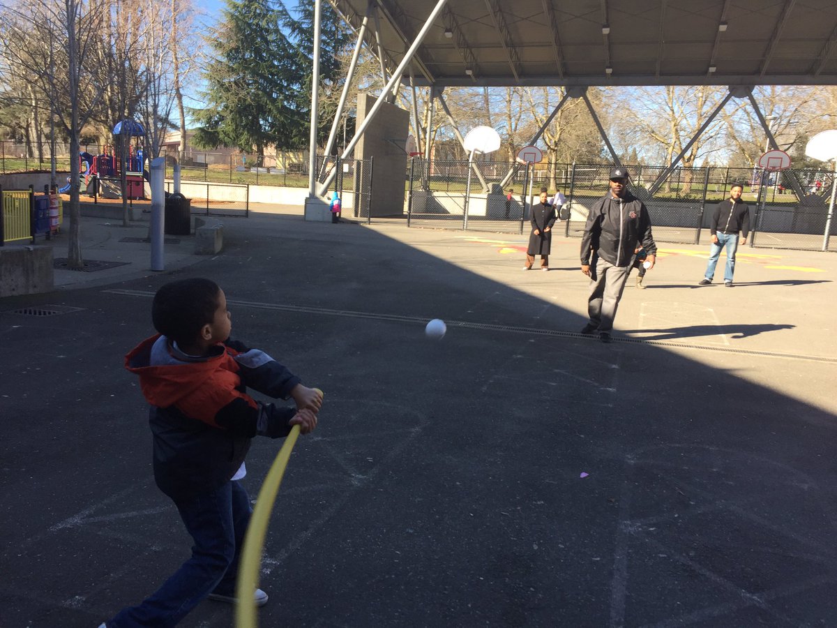 BBBInnerCity's tweet photo. Nothing better than a pickup game of whiffle ball on the blacktop! #seattlehigh5 #TryBaseball https://t.co/oLGzpn4P7s