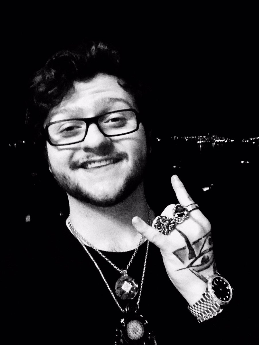 YoItsAdamBro's tweet photo. Back and ready for business. Thanks for supporting me through my treatment. https://t.co/7fcjHKBFSz