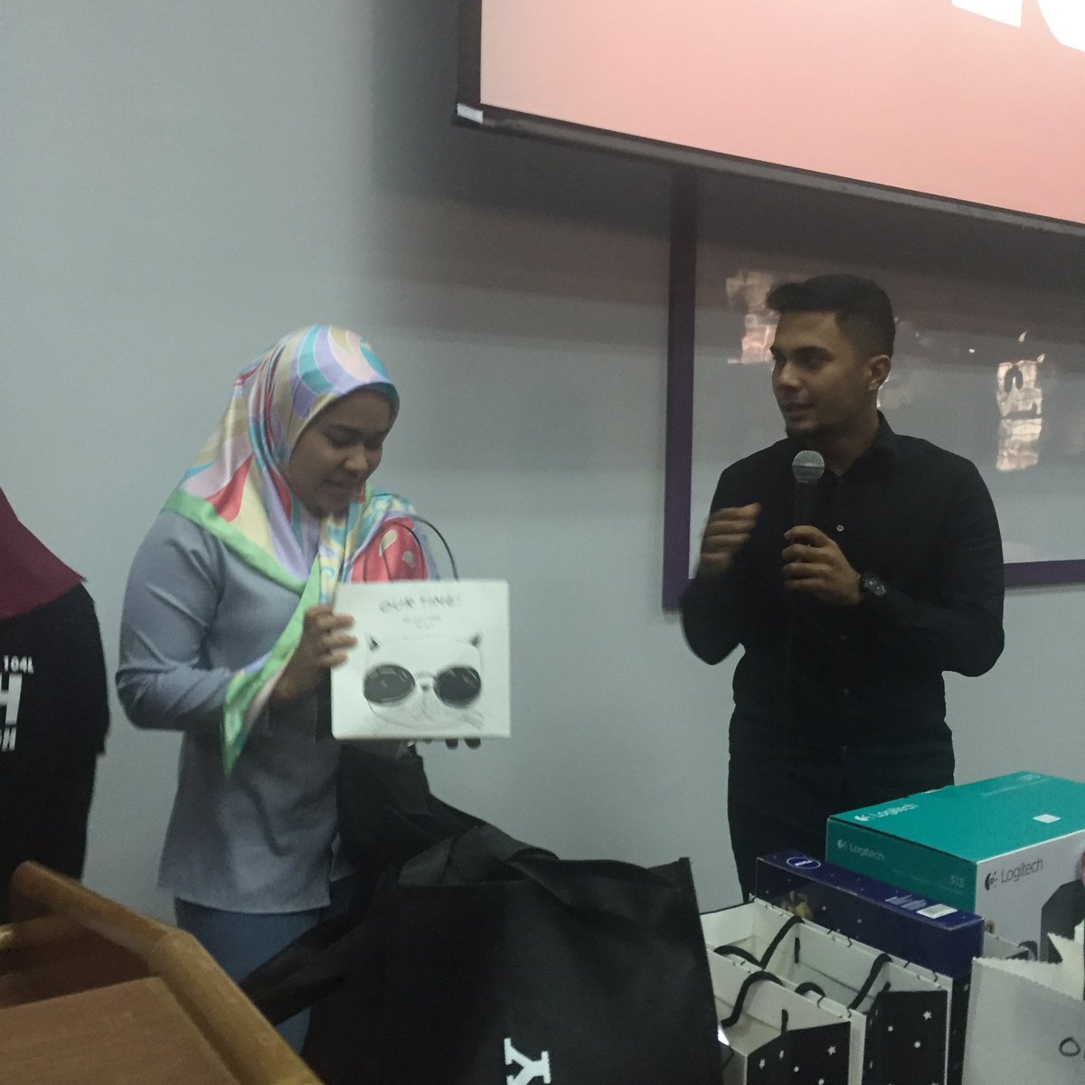 byLforall's tweet photo. #delayupdate Tahniah korang dapat jawab soalan dgn betul! #L4UGH https://t.co/FY27hzMxd6