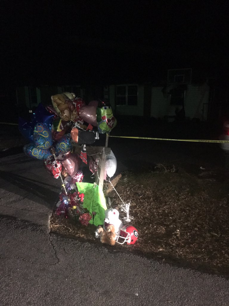 The_Sam_Jones_3's tweet photo. On my way home tonight I stopped by and had one last talk with my boy coach Moses #FlyhighQ 😭😭😭 https://t.co/LMX1v19MNI