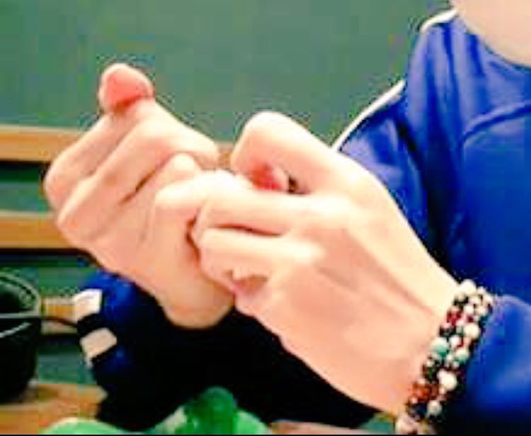 ナツ レベ3落ちた やっぱアディダス好きやわ そして 今日はキヨのアクセサリーに似たようなものを作ってみた 材料は似たものを揃えてみたんだけどなんとなく近いかなww これからかなりの頻度でつける予定 あ 今日バレンタインやん お菓子作って