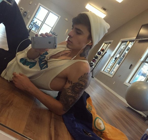 hey i'm new but not really new to fl/rp, please help a dude out and retweet this?