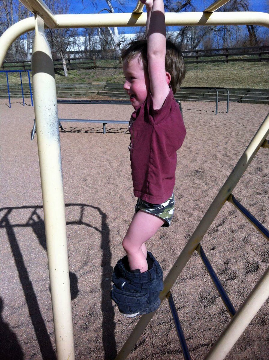 cherrybottomsa's tweet photo. Someone #needsabelt How cute is this little boy, luckily mom was there to help him... Otherwise, its time for a #kiddiebelt https://t.co/91KSRwhugP