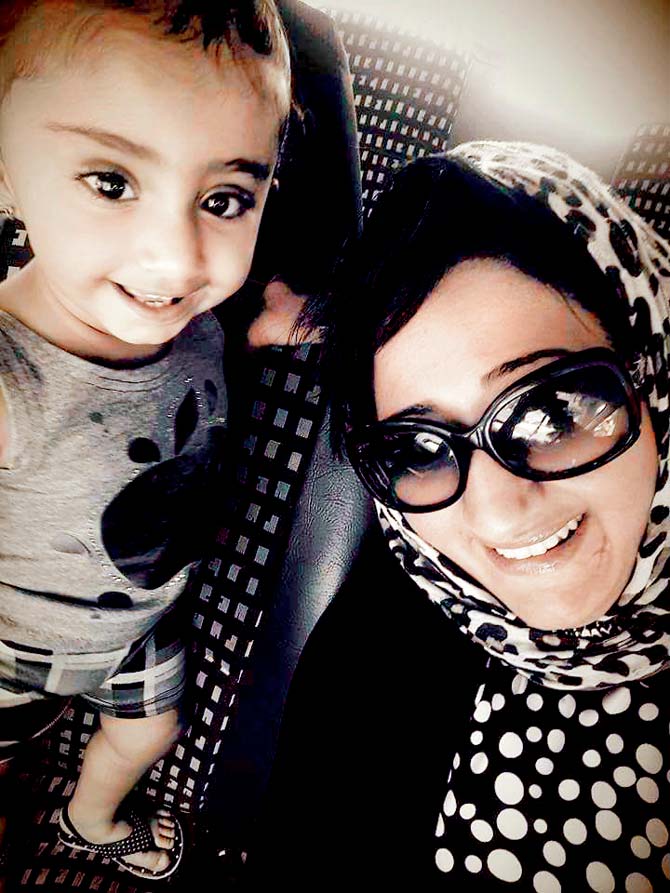 mid_day's tweet photo. Sister leaves 2-year-old behind in Egypt to be by #EmanAhmed's side https://t.co/soqtoSlR5l
#SaveEman @RupsaChak https://t.co/tXmrM6Jbh5