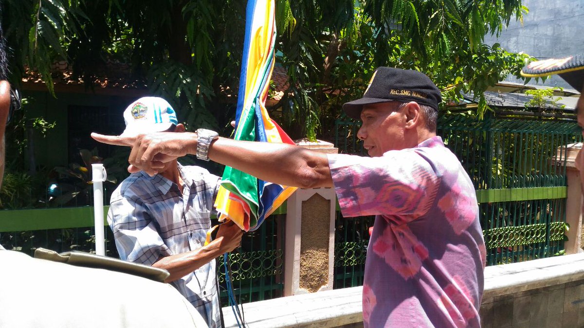 Penertiban PKL di Jl. Mayjen Panjaitan yang dikoordinatori oleh Kec. Semarang Tengah