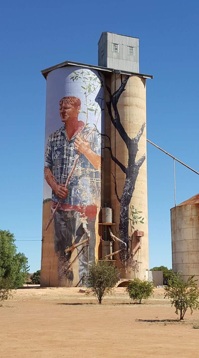 juiceycow's tweet image. Wayne spotted down under on the side of a silo? #Patchewollock @LetterkennyProb