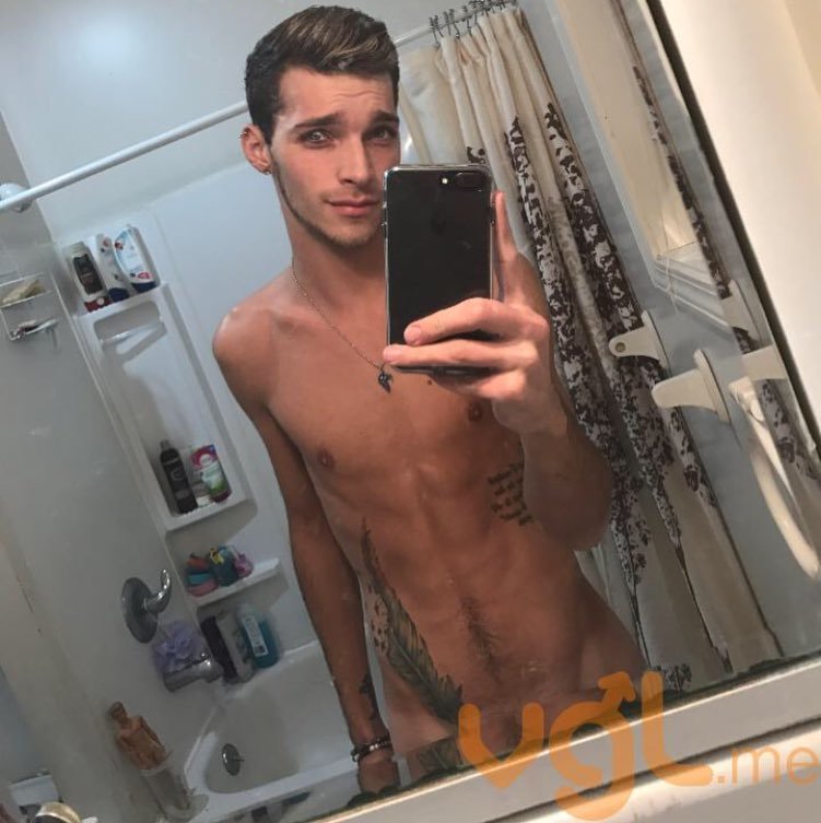 vglapp's tweet image. Find me on VGL, The #1 dating app for Twinks, Twunks, Jocks, and Pups! URL: vgl.me/johnnyb… bit.ly/2la9QCc