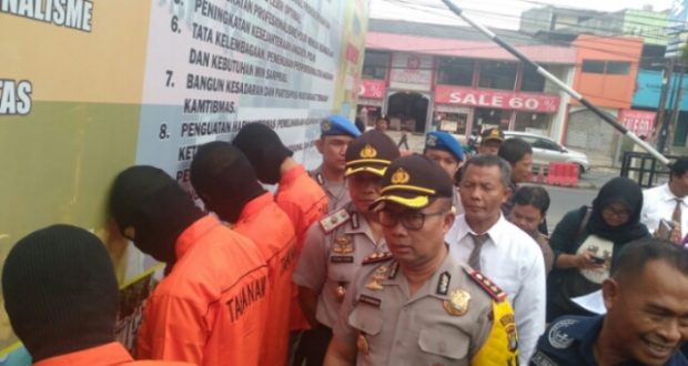 santya483's tweet photo. 4 Pencuri di Warnet Ciputat Ditangkap Polisi
https://t.co/F1LEnDuo9l
#Breakingnews #tangerang @InsideTangerang https://t.co/yT22bXIZIK