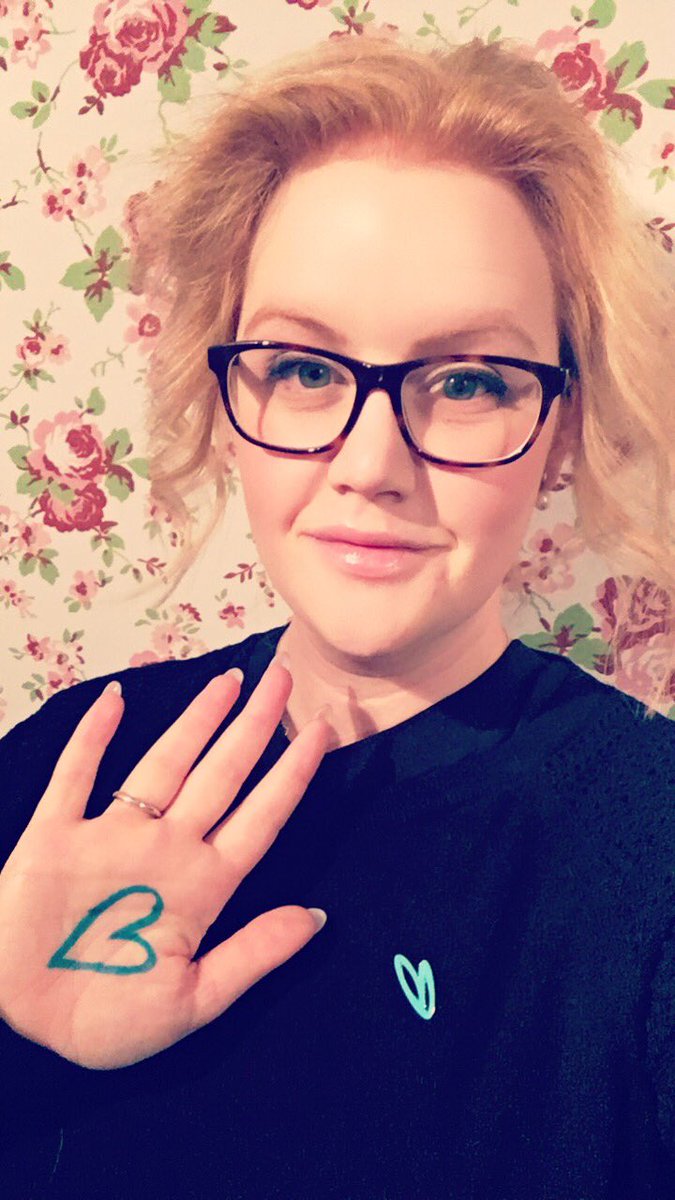 TheMilnerCakeCo's tweet photo. Off to London to #shakemybucket !! Wearing my #heartonmyhand. To support @Trekstock Text TREK003 to 70070 to donate £3. #sharethelove https://t.co/NjderRoFgD