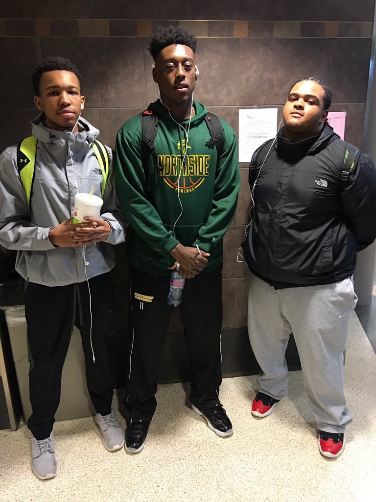 Almighty_Basham's tweet photo. @2_jayyyzz happy birthday to one of my day one dawgs💯💯❤️ much love fat man!!! see you🏈 https://t.co/dmX69CowAq