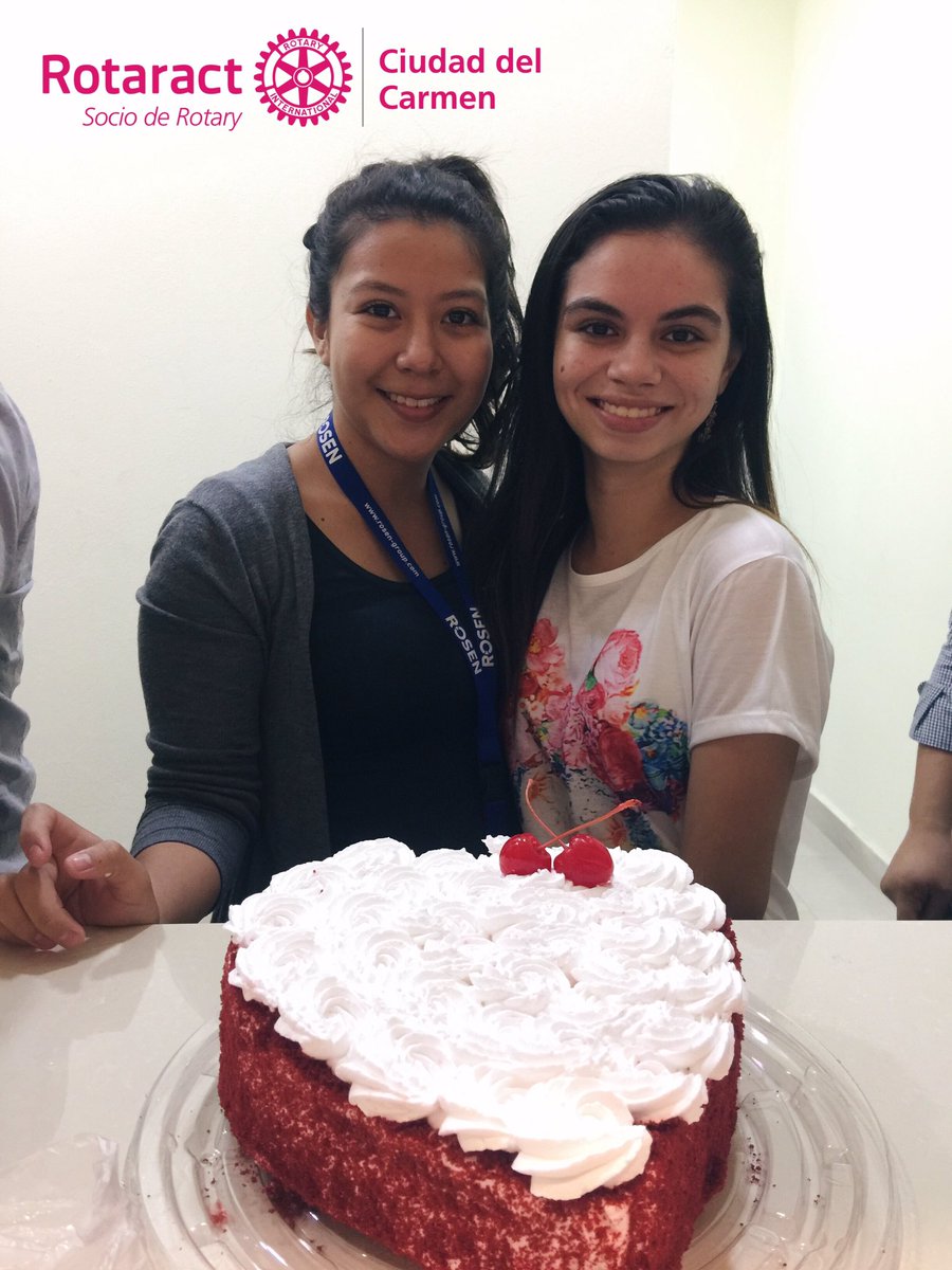 CarmenRotaract's tweet photo. Sesión de socios e invitado
se llevó a cabo el tema de la noche por el socio Sergio
Al finalizar se festejó a nuestras socias....👭
#rotaract https://t.co/yBMx4BKg9f