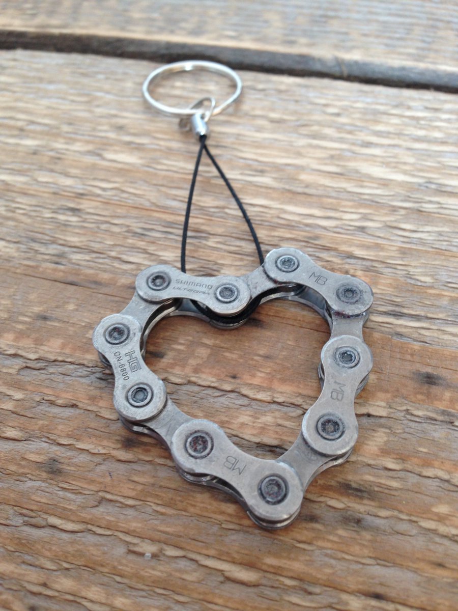 CycleConcept's tweet photo. ❤️ Fijne Valentijnsdag allemaal! ❤️  
#Valentijnsdag #liefde #fietsketting #hartje https://t.co/TI1N81Y2md