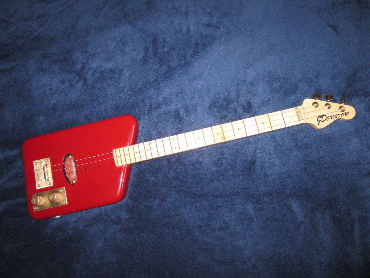JDCustomPickups's tweet photo. This little guy made its public debut tonight. Used it for the slide part in Rocky Mountain Way at McCabe's in Kitchener @SchoolofRockKW https://t.co/Ulu6jDMZYy