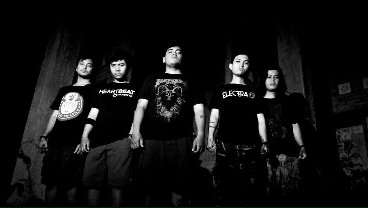 Hails !! Sampai jumpa di gigs pertama kita 2017 di bulan maret dengan personil yg lengkap !!
Info for booking contact !! Wa : 081547432270