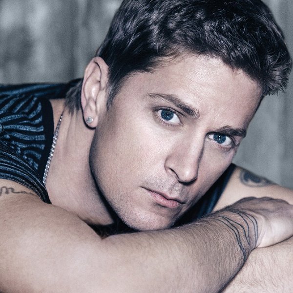 Happy 45th birthday Rob Thomas! 