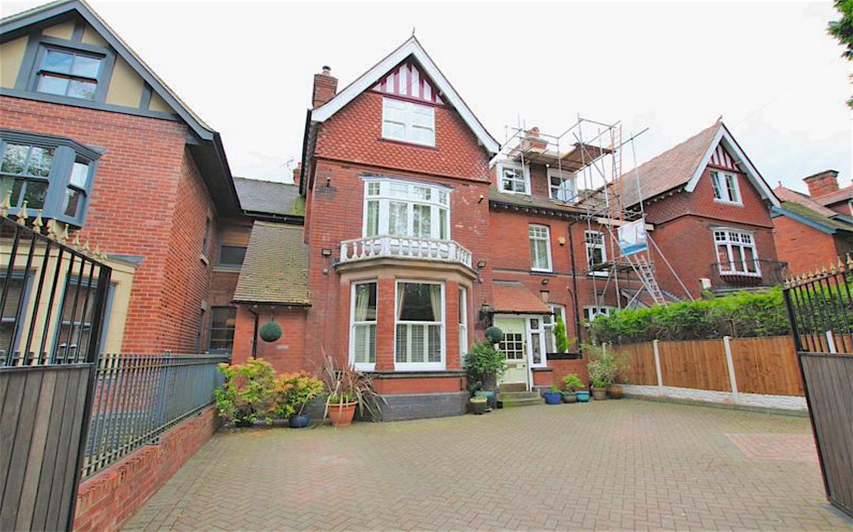 ❤️Fall in love with some of our beautiful properties this Valentines Day❤️
 ow.ly/MfAn308Z4RK Buy, Let or Sell with SURE...