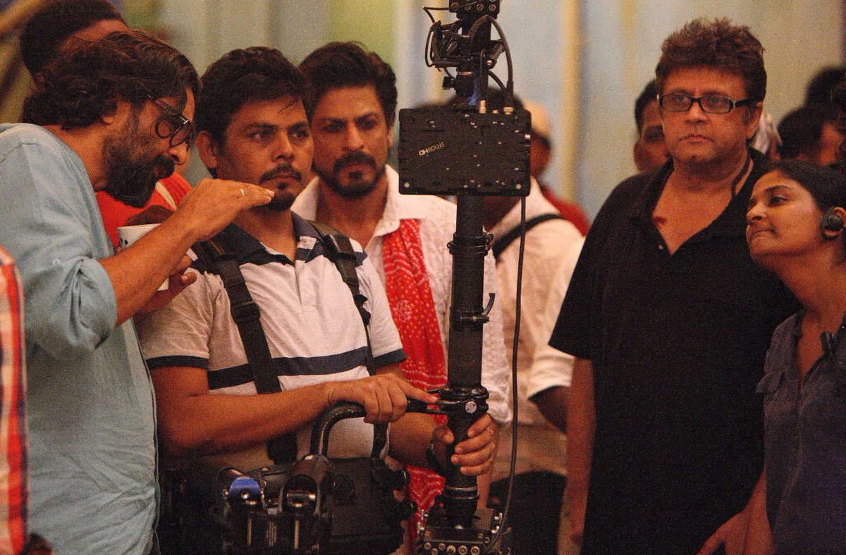 menakanagarajan's tweet photo. #Raees #shooting #fun #Moments https://t.co/wDcWejJ4kV