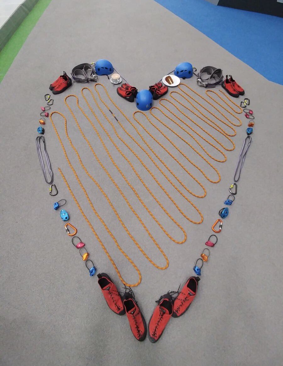 climbingthewall's tweet photo. Couples who Belay together, stay together. 
Free harness and shoe hire today cos we're feeling the luuuurve! ❤️ https://t.co/qOtdzPgYQW