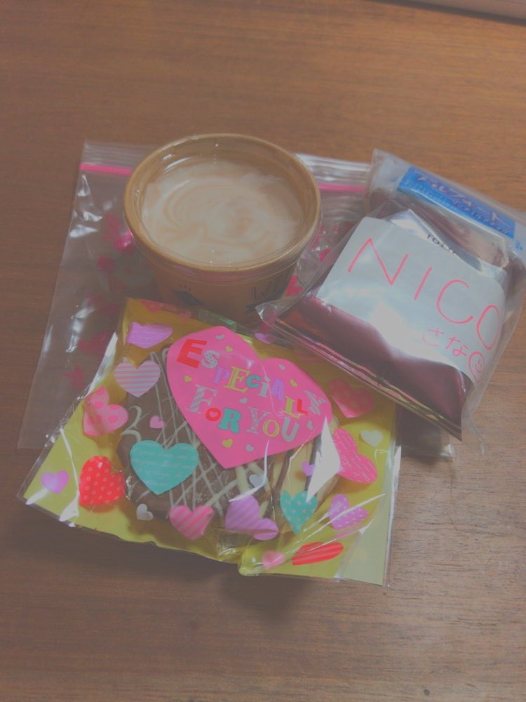 rb_720's tweet photo. バレンタインやっぱ最高〜❤️
練習前にみんなが持ってきたお菓子いっぱい食べて、練習後に先輩からのサプライズ
ひっさびさに泣いた、笑
みんなのすっごい美味しかったありがとう😆 https://t.co/BkZTUqBaFV
