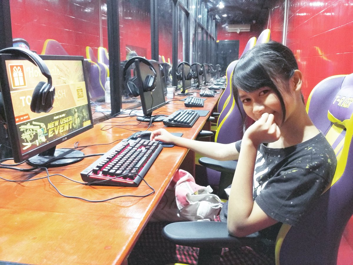 Sebenernya pengen main dikelas ini, tapi si abang OPnya salah nyalain billing jadi pindah ke pc biasa heuheuuu 😔