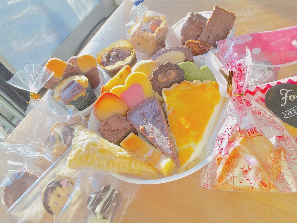 make_smile_s2's tweet photo. Valentine Day💝🍫.*
○ザッハトルテ
○クッキー
cottaさんのラッピング材で一気にお店のみたいに出来て,作るのも楽しかった🐇✨
あげたら喜んでくれたし,みんなの手作りお菓子たくさんもらえて,とてもハッピーなバレンタイン😋💗
#cotta #Valentines https://t.co/QKZKlwS1f3