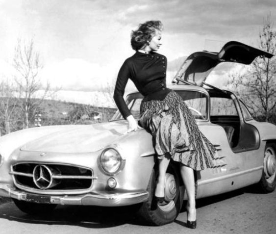 cittamotori's tweet image. Sophia Loren? Aveva una @MercedesBenz 300 SL. Le portiere si aprivano ad ali di gabbiano GALLERY @corriere_motori motori.corriere.it/motori/auto_ep…