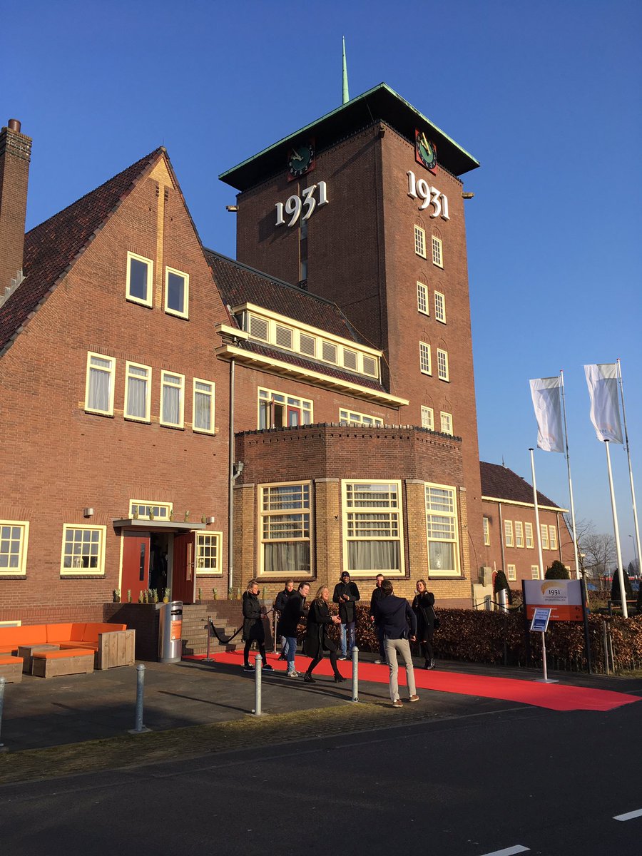 Mitch_do's tweet photo. En we zijn begonnen #dvdcm https://t.co/oV17oRzAAa