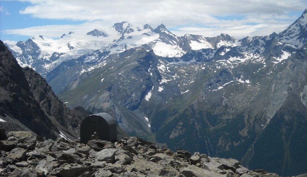 CAITorino's tweet photo. #bivacchi e #rifugi accoglienza e rispetto. Riflessioni di un semplice volontario https://t.co/pYWzckXZtF #caitorino #CAI https://t.co/PgMLc6f7Hz