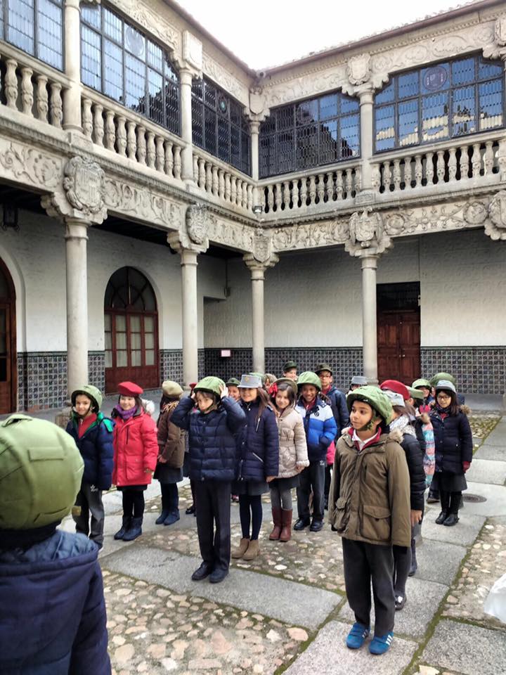 ElDioce's tweet photo. Los niños 3ºEP ayer visitaron el Palacio de Polentinos y después el papá de Marina les habló de animales y plantas del entorno¡Qué buen día! https://t.co/KDSYEPjhAz